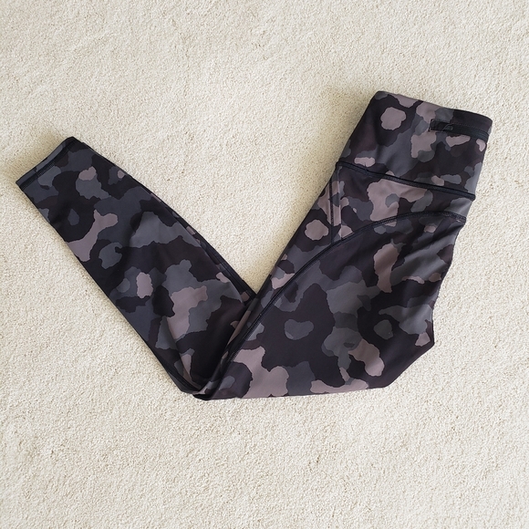 Athleta Pants - Athleta Camo Lightening Capri Leggings szXS